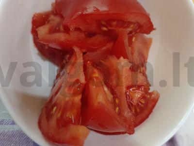 Kiaušinienė su pomidorais ir prieskoniais Žingsnis 1