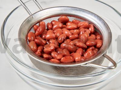 Raudonoji pupelė pomidorų padaže Žingsnis 2