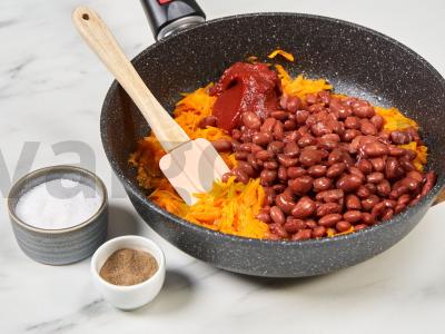 Raudonoji pupelė pomidorų padaže Žingsnis 4