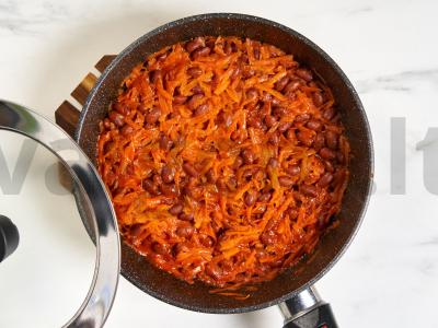 Raudonoji pupelė pomidorų padaže Žingsnis 5