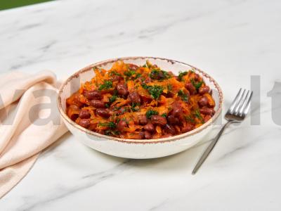 Raudonoji pupelė pomidorų padaže pagrindine nuotrauka