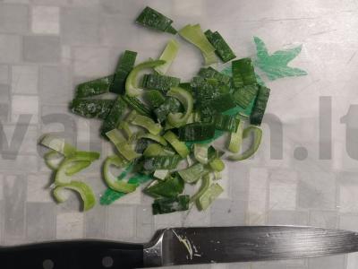 Omletas su porų svogūnais ir jūros kopūstais Žingsnis 2