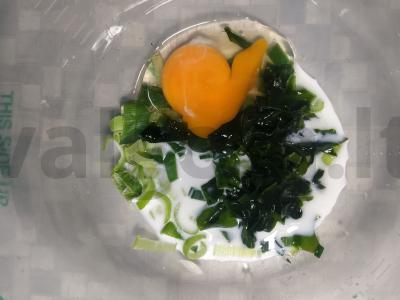 Omletas su porų svogūnais ir jūros kopūstais Žingsnis 3