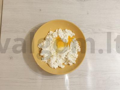 Švelnūs varškės sūreliai per 15 minučių Žingsnis 3