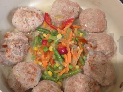 Bulguras su meatballs Žingsnis 5
