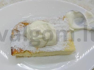 Varškės desertas su vaniliniu cukrumi pagrindine nuotrauka