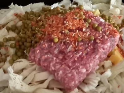 Kopūstai, kepti orkaitėje, su mėsos faršu ir žirneliais Žingsnis 4