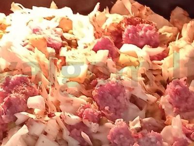 Kopūstai, kepti orkaitėje, su mėsos faršu ir žirneliais Žingsnis 6