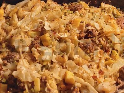 Kopūstai, kepti orkaitėje, su mėsos faršu ir žirneliais pagrindine nuotrauka