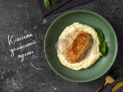 Kotletai su piure ir padažu pagrindine nuotrauka