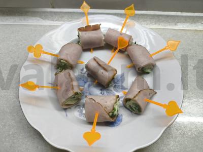 Rulėtai iš karbonaido su česnakine žolele pagrindine nuotrauka