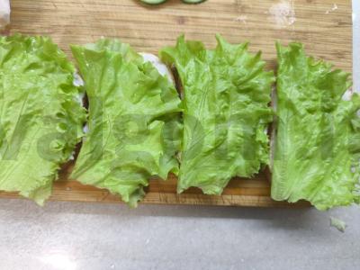 Sumuštiniai su karbonaidu, salotomis ir agurkais Žingsnis 4