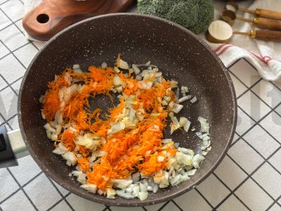 Kreminė brokolių ir grybų sriuba per 35 minutes Žingsnis 3