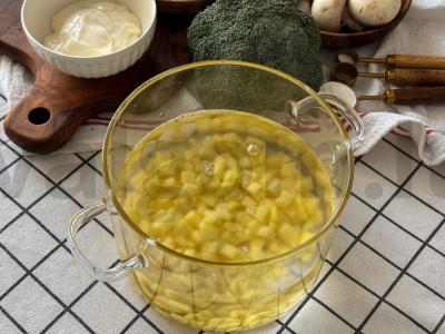 Kreminė brokolių ir grybų sriuba per 35 minutes Žingsnis 6