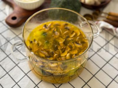 Kreminė brokolių ir grybų sriuba per 35 minutes Žingsnis 10