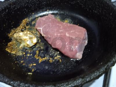 Jautienos steikas, keptas kvapniame svieste Žingsnis 2