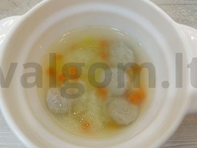 Sriuba su meatballs be apkepimo pagrindine nuotrauka