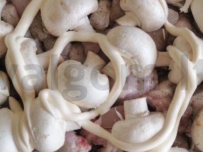 Mėsa su pievagrybiais, bulvytėmis ir pomidoru Žingsnis 1