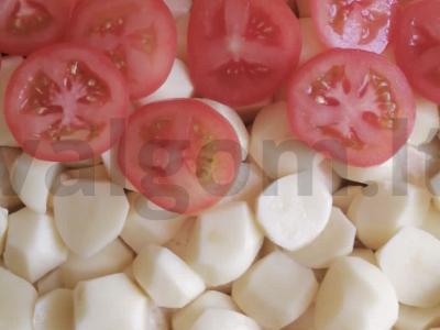 Mėsa su pievagrybiais, bulvytėmis ir pomidoru Žingsnis 3