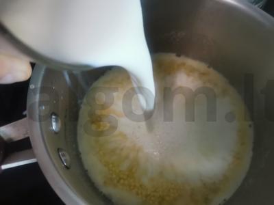 Pieninė putų košė pusryčiams Žingsnis 3