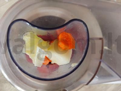 Šviežiai spaustos morkų, obuolių, kriaušių ir laimo sultys Žingsnis 3