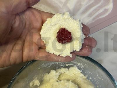 Patingėlių varškėčiai su avietėmis „Avietė paltuke“ Žingsnis 4