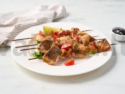 Šašlykas iš lašišos ant grotelių pagrindine nuotrauka