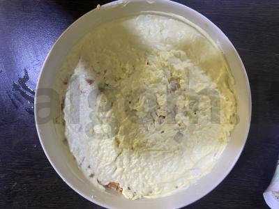 Skaniausias sluoksniuotas salotas su virtais daržovėmis, rūkytomis vištienos krūtinėlėmis ir grybais Žingsnis 7