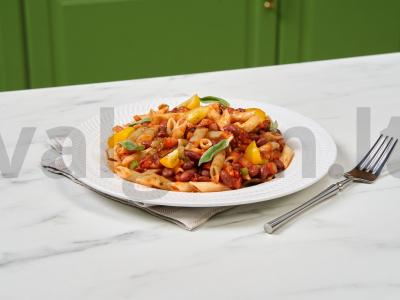 Makaronai su raudonaisiais pupelėmis ir daržovėmis pagrindine nuotrauka