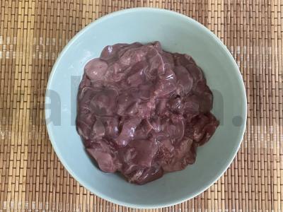 Vištienos kepenėlės su grietine ir žolelėmis Žingsnis 1