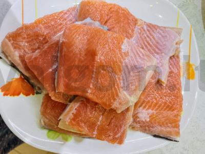 Šviežiai sūdyta upėtakis pagrindine nuotrauka