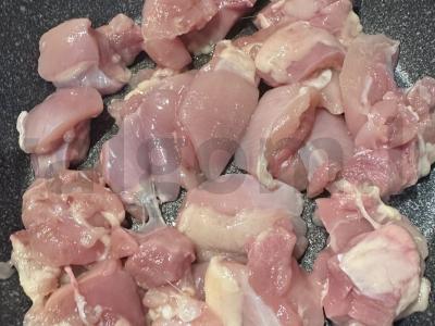 Vištienos blauzdelės su troškintomis bulvėmis Žingsnis 1