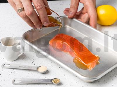 Olivjė su lašiša, keptomis daržovėmis ir aštriu majonezu Žingsnis 1