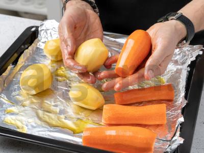 Olivjė su lašiša, keptomis daržovėmis ir aštriu majonezu Žingsnis 4