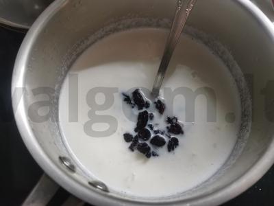 Pieninė ryžių košė su razinomis Žingsnis 3