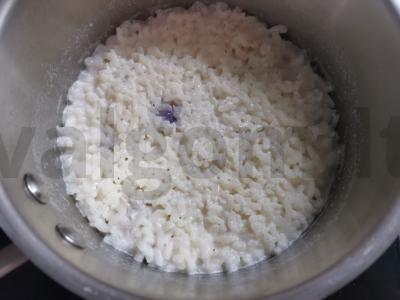 Pieninė ryžių košė su razinomis Žingsnis 4