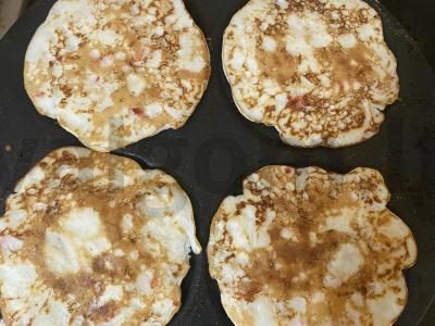 Blynai su krabų lazdelėmis, kietuoju sūriu ir česnaku Žingsnis 2