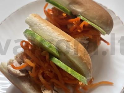 Sumuštiniai „Rey“ su korėjietiška morkų salota pagrindine nuotrauka