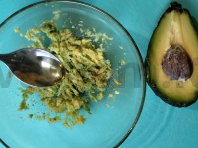 Švelnus sumuštinis su avokadu, ikra ir vištos kiaušiniais Žingsnis 2