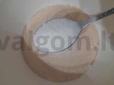 Velykinis pyragas su razinomis ir citrinos žievelėmis Žingsnis 2