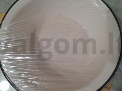 Velykinis pyragas su razinomis ir citrinos žievelėmis Žingsnis 3