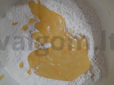 Velykinis pyragas su razinomis ir citrinos žievelėmis Žingsnis 9