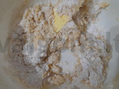 Velykinis pyragas su razinomis ir citrinos žievelėmis Žingsnis 11