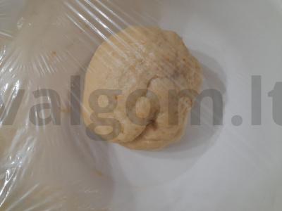 Velykinis pyragas su razinomis ir citrinos žievelėmis Žingsnis 12