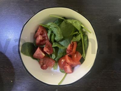 Salotas su špinatais, traškiais baklažanais ir keptais žemės riešutais Žingsnis 2