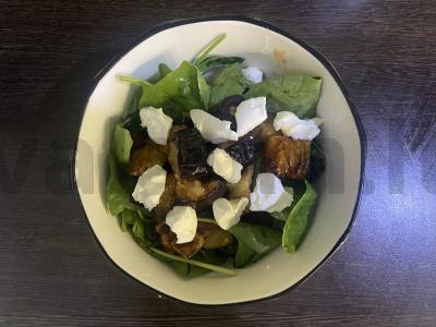 Salotas su špinatais, traškiais baklažanais ir keptais žemės riešutais Žingsnis 7