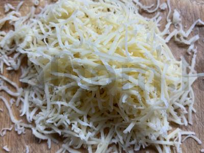 Ananasų salotos su sūriu ir česnaku Žingsnis 2