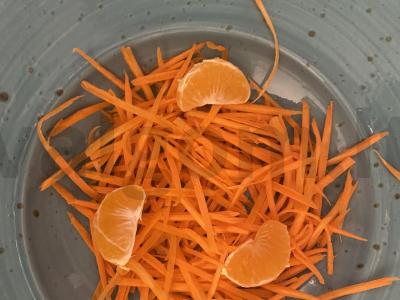 Salotas „Kapriz“ su kepenimis ir mandarinų Žingsnis 2