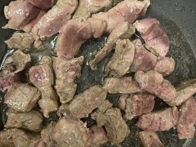 Salotas „Kapriz“ su kepenimis ir mandarinų Žingsnis 4