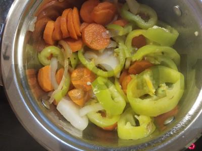 Vištiena su daržovėmis ir žolelėmis vakarienei Žingsnis 2